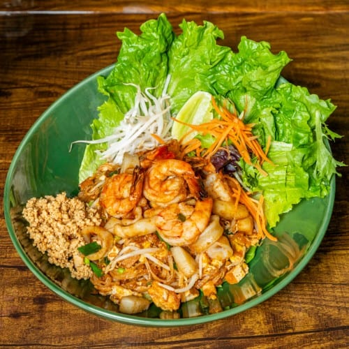 Jaew Seafood Mix Phad Thai.